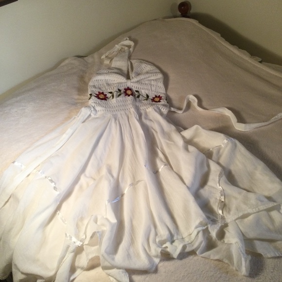 Dresses & Skirts - Beautiful embroidered red floral linen  dress